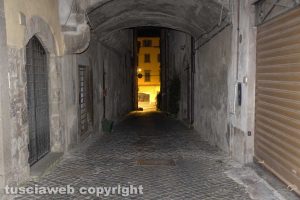 Viterbo - Al buio in via Mazzini e dintorni