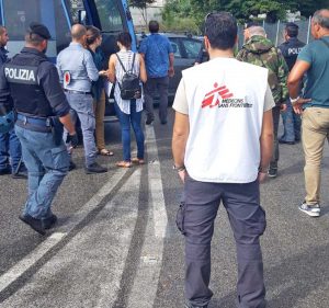 Roma - Medici senza frontiere - I controlli ai migranti