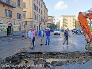 Il sindaco Arena e i tecnici a piazza della Rocca