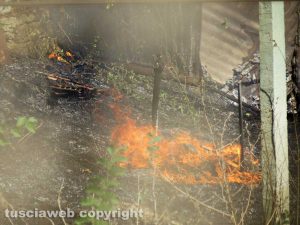 Orte - Incendio vicino alla ferrovia