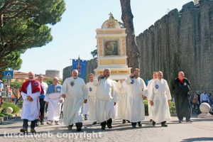 Viterbo - La processione del patto d'amore con l'immagine della madonna della Quercia
