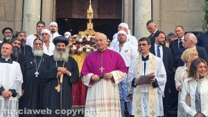 Santa Rosa - La processione col cuore della patrona - Il vescovo Lino Fumagalli
