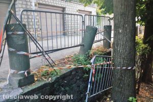 Viterbo - La colonnina pericolante a San Martino al Cimino