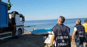 Civitavecchia - La rimozione delle barche