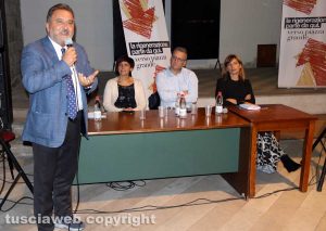 Viterbo - Enrico Panunzi all'incontro verso Piazza grande