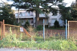 Viterbo - Ex terme Inps, sfondata la recinzione