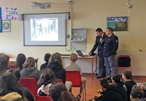 La lezione della Polfer nell'istituto di Nepi