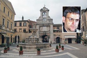 Sutri - Nel riquadro: Roberto Corzani
