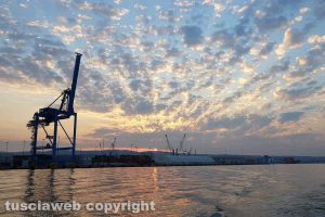 Civitavecchia - L'alba al porto