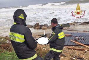 Santa Marinella - Cadavere in mare recuperato dai vigili del fuoco
