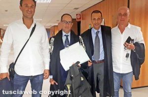 Tribunale - Gli ex sindaci Cuzzoli (a sinistra) e Sangiorgi (a destra) dopo la sentenza d'assoluzione