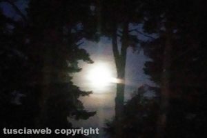Viterbo - La luna piena vista dalla Cimina