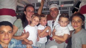 Antonietta Mechelli, Andrea Damiani e i figli Marco, Sofia, Elide, Irene e Alessandra