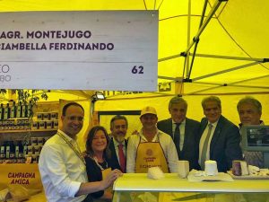 Battistoni con l'azienda dei Ciambella al villaggio Coldiretti