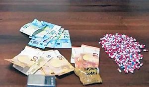 Capalbio - L'ecstasy e i soldi sequestrati dai carabinieri