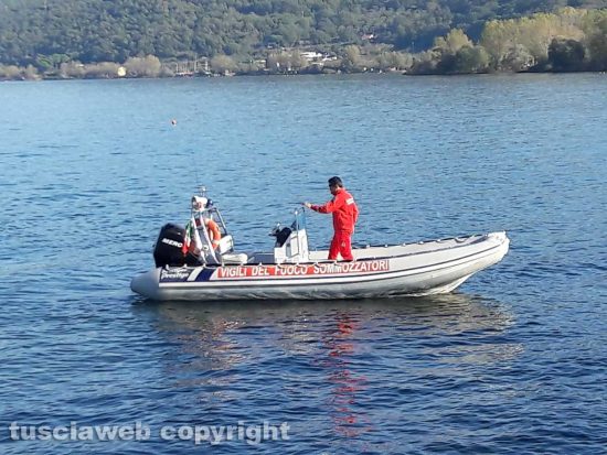 Il nucleo sommozzatori dei vigili del fuoco al lago di Bolsena
