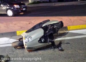 Viterbo - Cade dal motorino in via Garbini