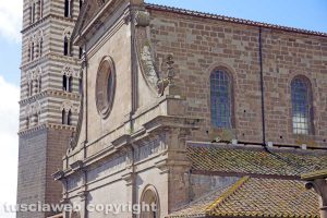 Viterbo - La cattedrale e il campanile di piazza San Lorenzo