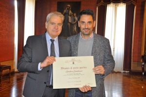 Gustavo Sandrucci premiato da Giovanni Arena