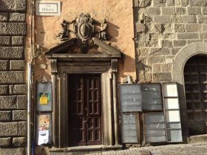 Viterbo - La storica edicola di via Roma