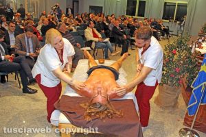 Viterbo - Il massaggio di Alberto Mezzetti