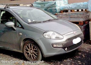 Civitella d'Agliano - La Fiat Punto svaligiata in località Pazzaglina snc