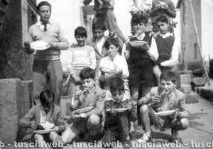 Viterbo - Primi anni ’50 - Ragazzi nella parrocchia di San Leonardo