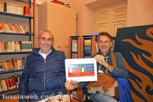 Rosati e Sacconi con la targa Anpi di Tarquinia