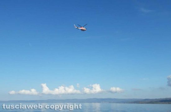 Lago di Bolsena - Le ricerche del disperso - I vigili del fuoco - L'elicottero