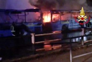 Torino - Rogo di 7 bus