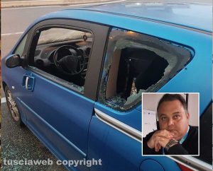 Viterbo - L'auto devastata dai vandali - Nel riquadro Luca Talucci