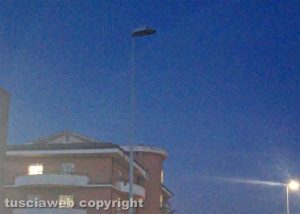 Viterbo - Lampione spento in via Richiello