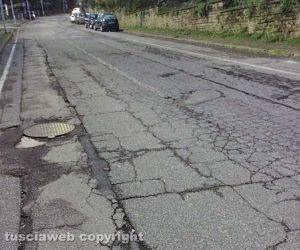 Viterbo - Via della Pila - La strada rovinata