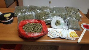 Cerveteri - La droga sequestrata dai carabinieri della stazione di Ladispoli
