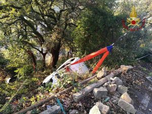 L'intervento dei vigili del fuoco per l'incidente a Tolfa