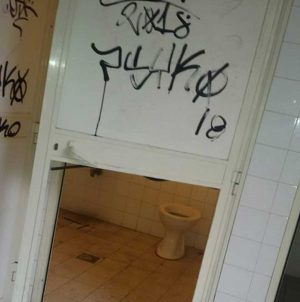 Acquapendente - I bagni pubblici distrutti dai vandali