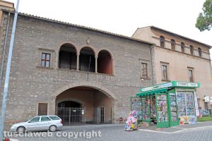 Viterbo - Biblioteca comunale, palazzo Santoro
