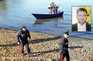Carabinieri e vigili del fuoco - Nel riquadro: Mauro Maccarini