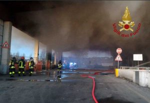 Roma - L'incendio all'impianto rifiuti sulla Salaria