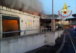 Roma - L'incendio all'impianto rifiuti sulla Salaria