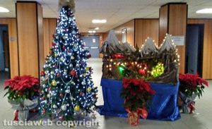 Anche in tribunale il presepe e l'albero di Natale