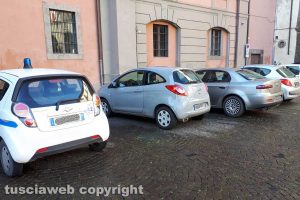 Viterbo - Le auto in sosta a piazza del Plebiscito