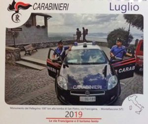 Montefiascone - La foto del monumento al pellegrino nel calendario da tavolo dei carabinieri
