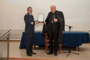 Viterbo - Il vescovo in visita alla scuola marescialli