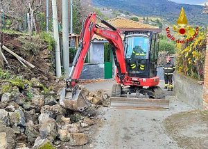 Terremoto a Catania - Vigili del fuoco in azione