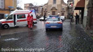 Viterbo - Polizia e ambulanza a San Faustino