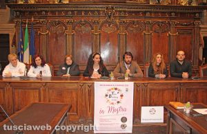Viterbo - La presentazione di "Yarn bombing in mostra"