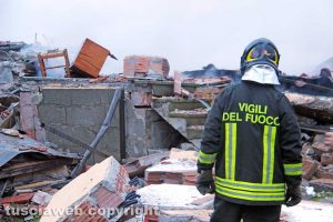 Viterbo - Vigili del fuoco in azione