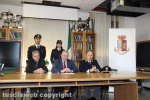 Viterbo - Paolo Volta dell'Anticrimine, il questore Massimo Macera e il dirigente della Digos Fabio Zampaglione