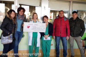 Viterbo - Belcolle - L'assegno di 1700 per il reparto di pediatria
